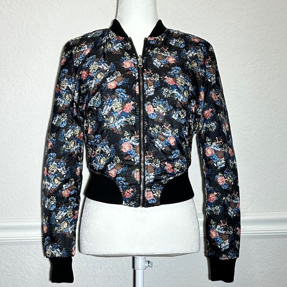 American Eagle Outfitters Reversible Black & Floral  Bomber Jacket - Picture 7 of 8